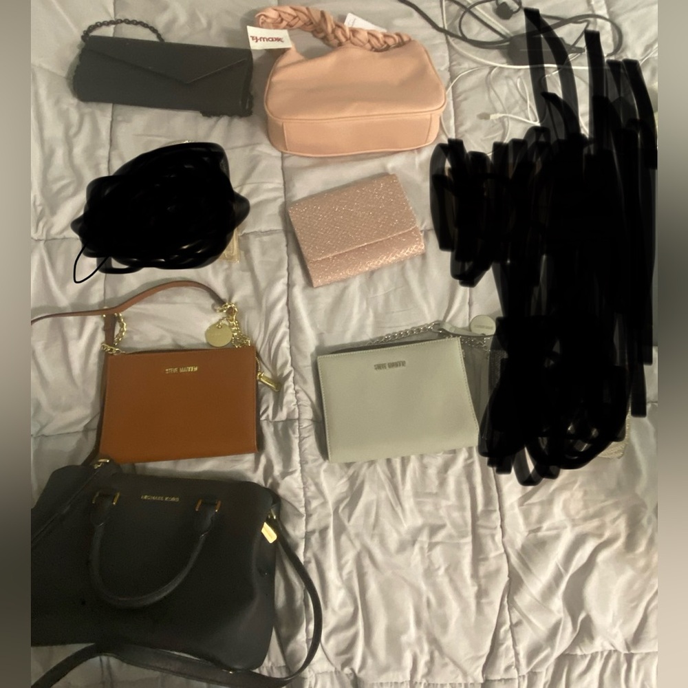 bundle of  6 purses all new except black one in the top left.